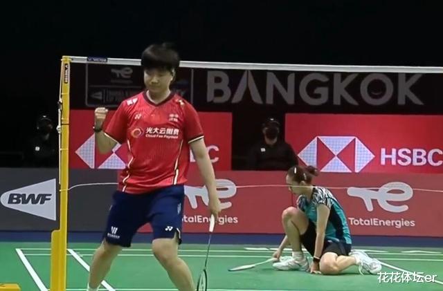 国羽|何冰娇2-0完胜李美妙，国羽第18次进入尤伯杯决赛，冲队史第16冠