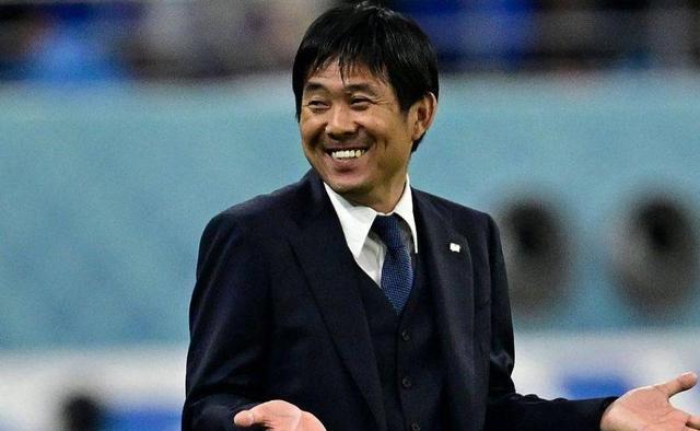 2-1，日本逆转西班牙，日本队让人惊叹，中国球迷心情最复杂