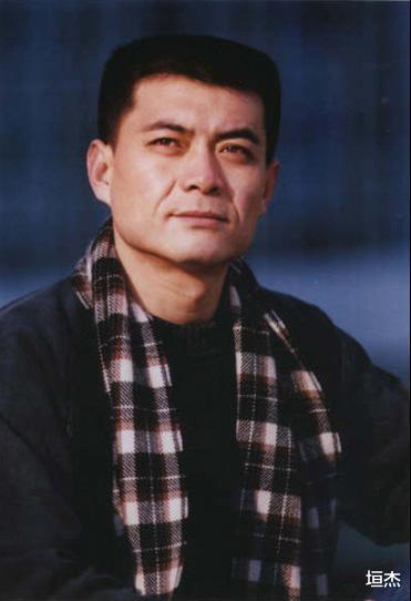 王新军|王新军：成名后抛妻弃子，把秦海璐宠成宝，前妻红了他糊了