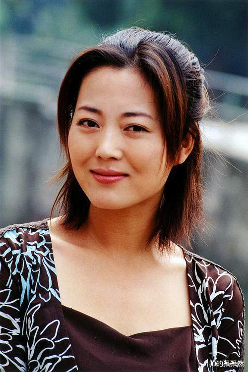 王茜华|著名演员王茜华:这辈子最正确决定,就是45岁高龄为小丈夫生儿子