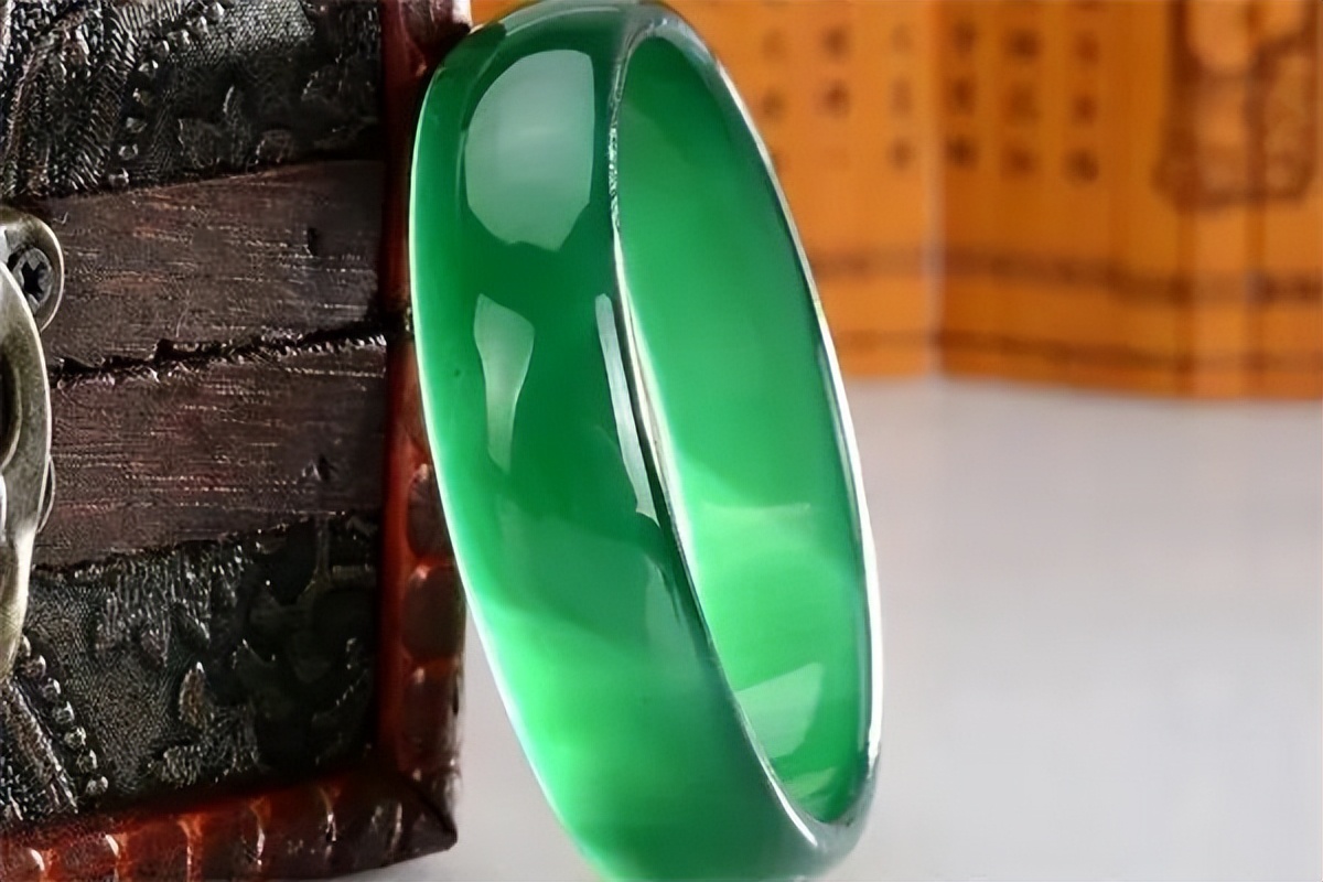 翡翠|什么是翡翠的“翠性”？看完就不用担心被骗了