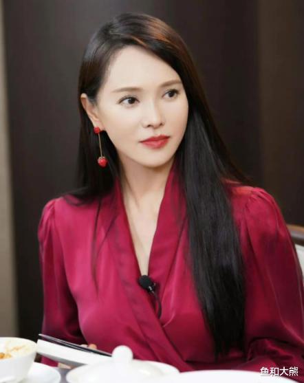 伊能静|伊能静回应婚变传闻,评论区怒怼网友,秦昊专注事业选择无视!