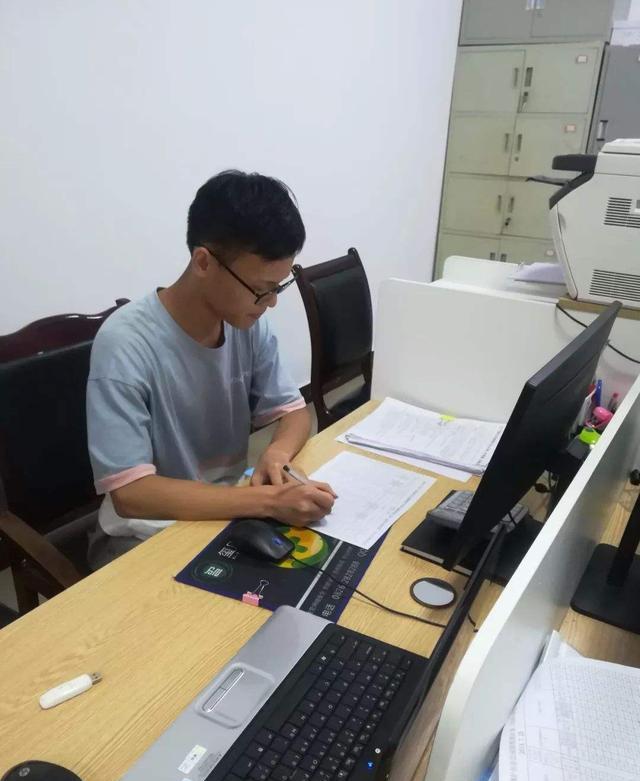 996|有人提议“996”上班制取代“715”？引发热议，准毕业生开始慌了