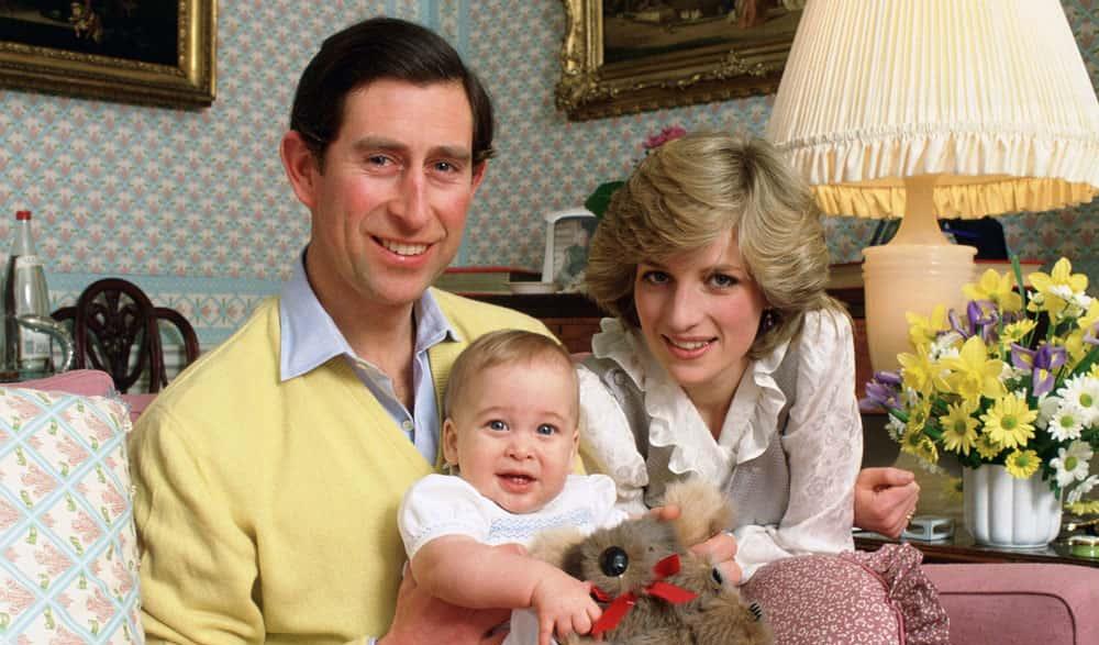 戴安娜|39年前，21岁的戴安娜挺着肚子和查尔斯在海边玩耍，画面太美