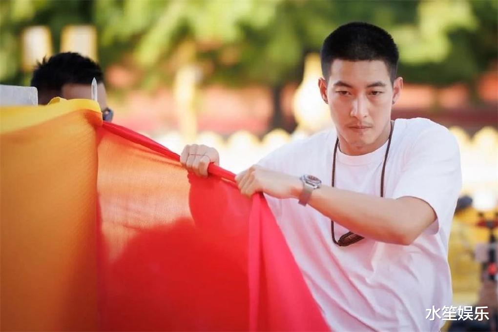 |泰星Tono横跨湄公河,筹集6800多万铢后,宣布明年出家