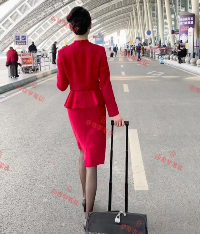 数学|川大毕业的“红衣”空姐走红,抛出年龄数学题:两数相加等于6