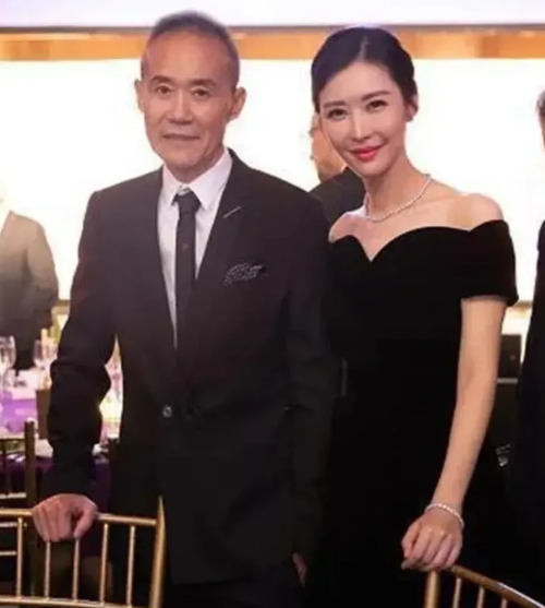 田朴珺|知名女星田朴珺在社交账号晒出一张自己烧香拜佛的照片