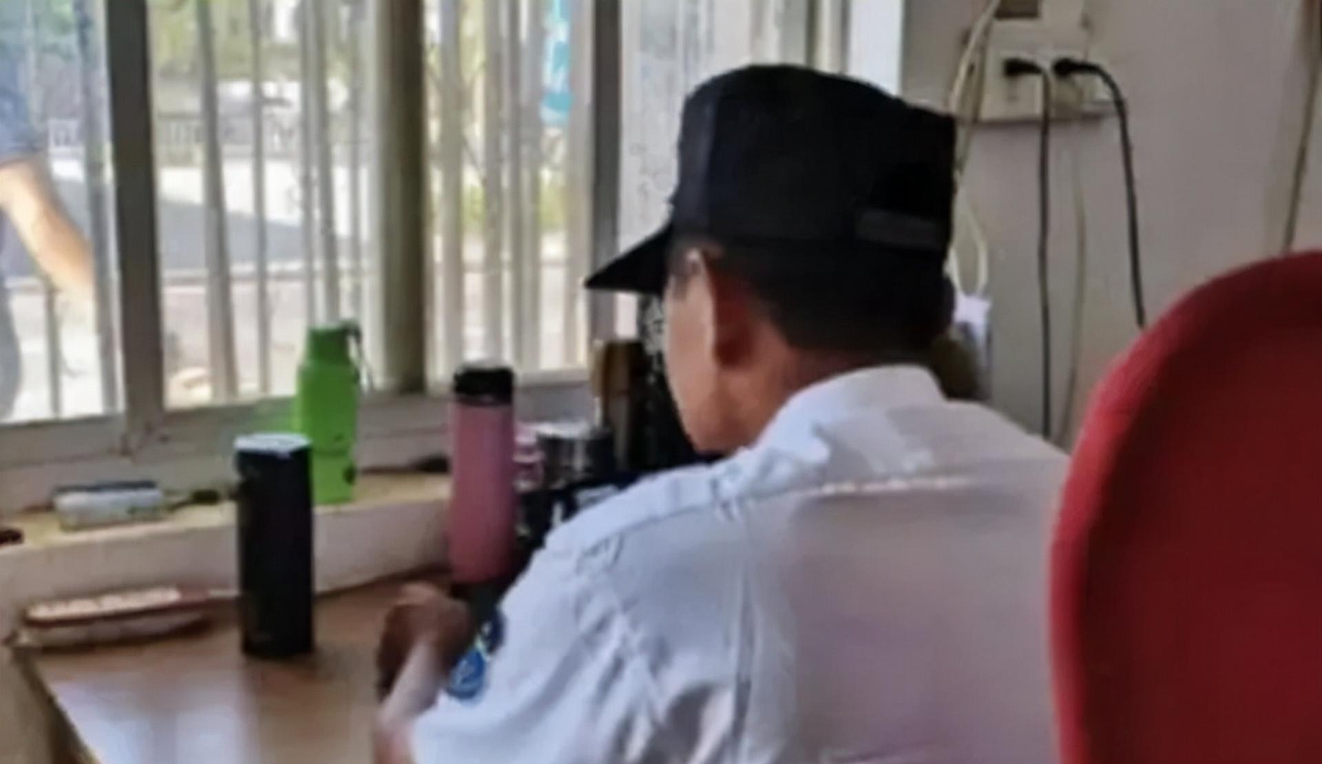 河南保安娶小10岁美国外教,语言不通基本不吵架,如今却有点后悔