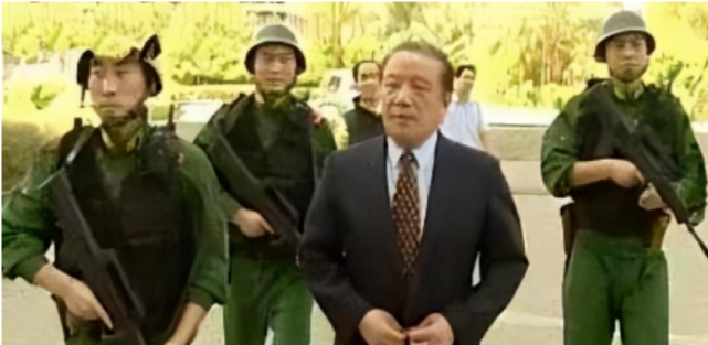 外交官|是他!《万里归途》中外交官张译的原型,但他的故事远比电影更惊险!