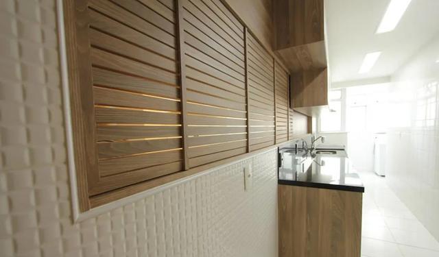 厨房带阳台,隔墙不砌到顶,预留45公分装格栅窗,透光好排烟快