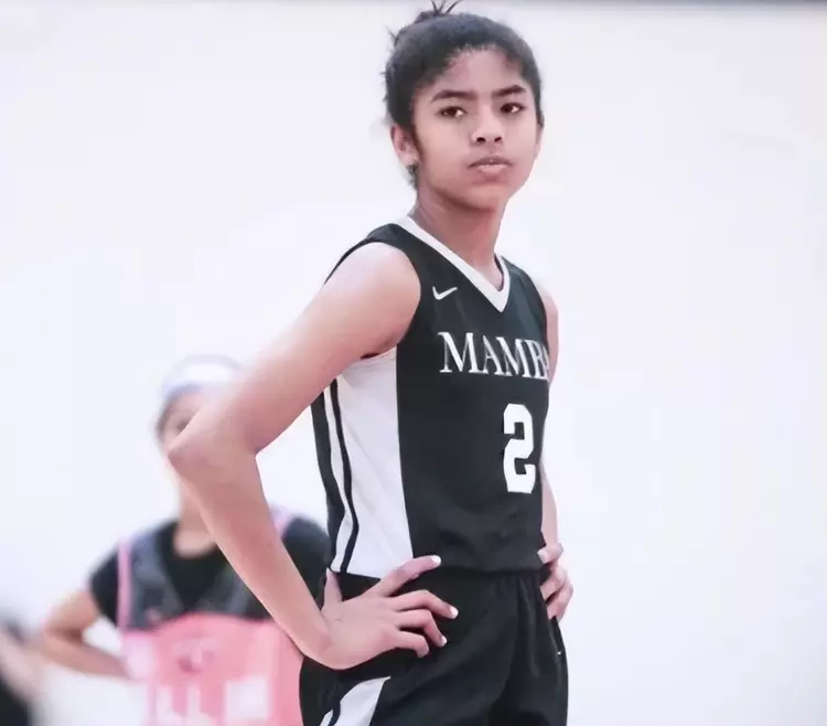 科比·布莱恩特|科比大女儿:19岁发育成熟,240斤身材傲人,继承瓦妮莎绝美颜值