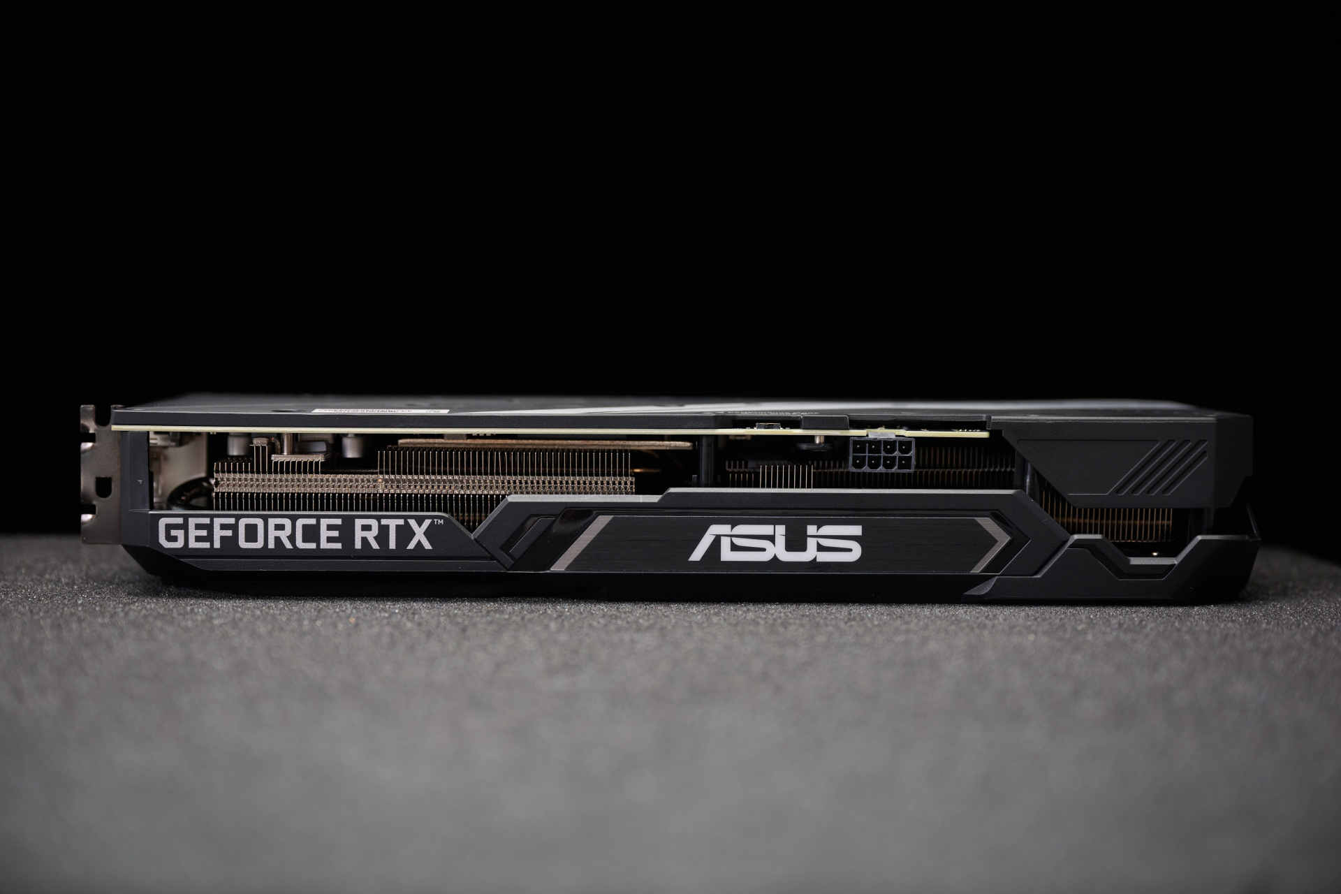 三星Galaxy Z Fold 4|比甜品高亿点 | 华硕 RTX3060Ti 巨齿鲨 游戏&生产力测试