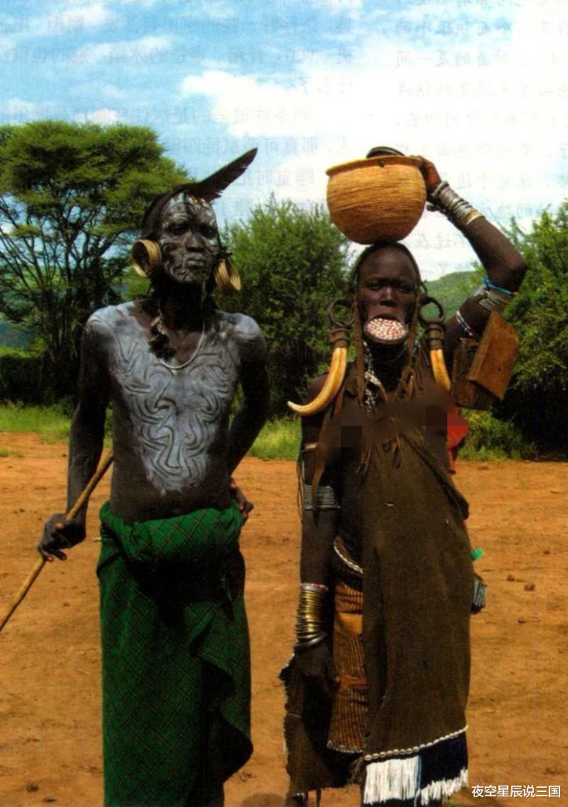 非洲|非洲原始部落“唇盘族”:嘴唇上盘子尺寸越大,收到的彩礼就越多