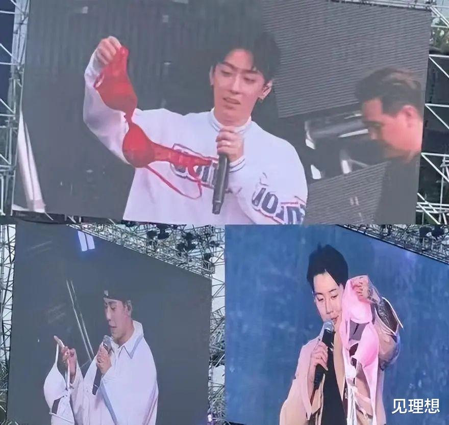 疯狂|某说唱歌手舞台上被扔红色Bra，捡起后不慎勾住衣服解不开，疯狂举动引热议！