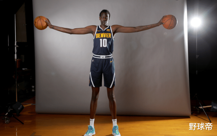 波尔·波尔|才22岁，全美第一中锋无球可打！3年连受4次伤，他要离开NBA了？