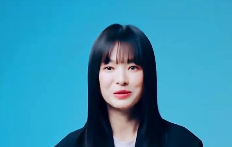 王梓薇|41岁宋慧乔近照惹争议,面部臃肿判若两人,疑似整形所致让人忧心