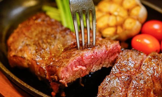 揪出人工合成的5种「垃圾食品」，烤肠、蟹柳都在其中，劝你少吃