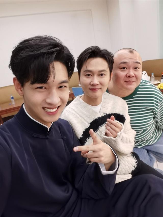 相声|德云社青春相声汇,秦霄贤不说相声唱鼓曲引热议,粉丝:适合最好