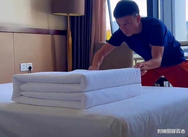 ?云南消防员离渝前将宾馆被子叠成豆腐块,留字:愿山河无恙