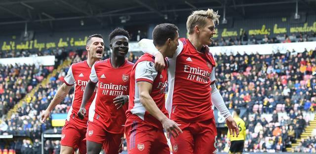 英超|从0-1到4-2！英超三冠王反弹，争四大战94亿对决，取胜=甩C罗6分