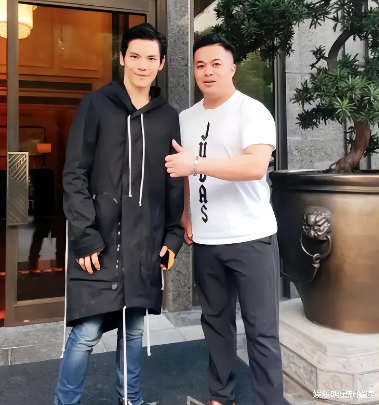 郭碧婷|缺席儿子百岁宴后！向佐被偶遇春光满面，与郭碧婷疑已分居