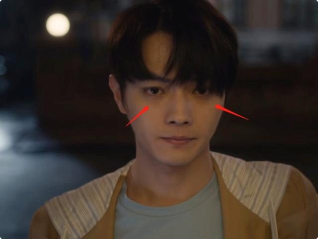 杨幂|杨幂的皱纹一目了然，许凯的黑眼圈也不遑多让，真实滤镜才是最大的亮点