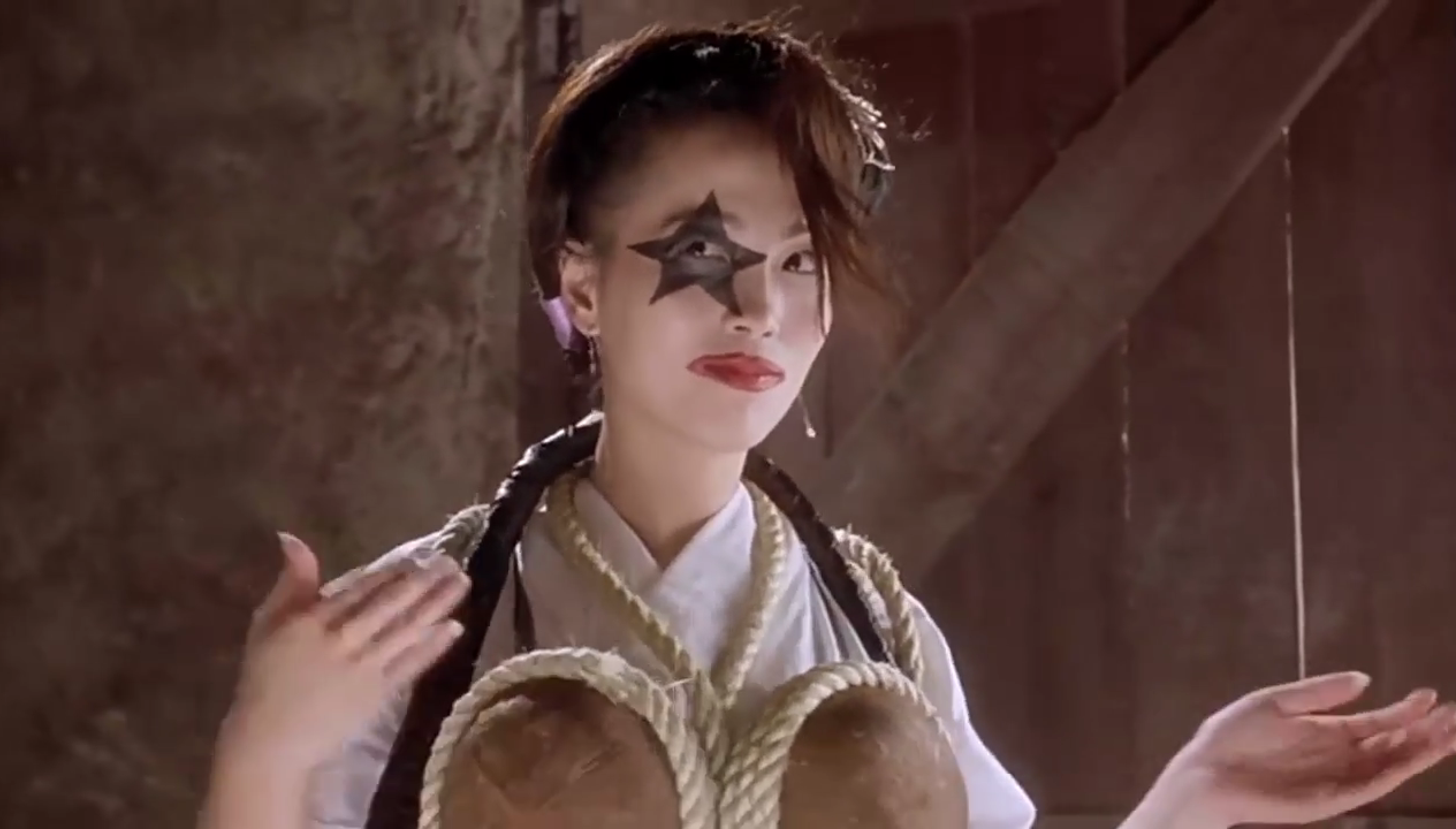 苑琼丹|59岁知名香港女星定居深圳！穿旗袍庆香港回归，面容虽老风采依旧