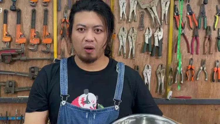 “无用发明家”手工耿：每一件发明都让网友笑断了气，现在成全村首富