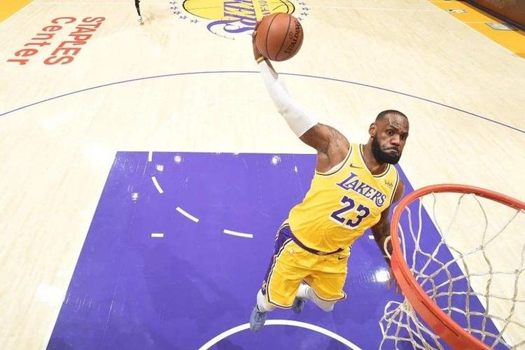NBA八大从未被摆上交易货架巨星:老詹都是自己走,榜首谁敢交易