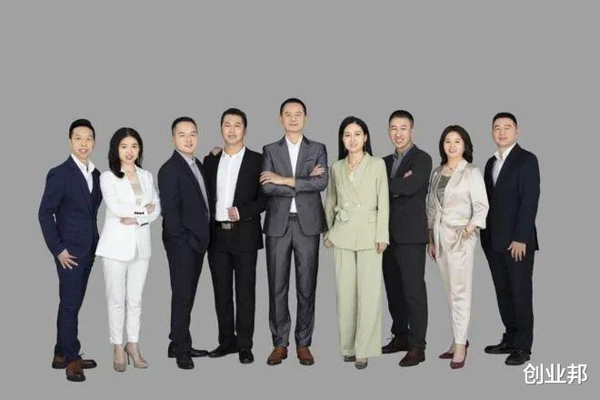 交易|盖茨前妻首谈离婚称曾以泪洗面,呼吁亿万富豪捐出一半财富;动视暴雪CEO辞任可口可乐董事会丨出海周报