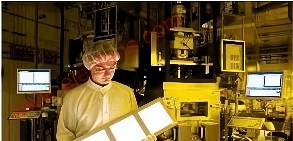 OLED|7亿一台还买不到？曾卡住中国OLED咽喉的设备，如今终于被攻克