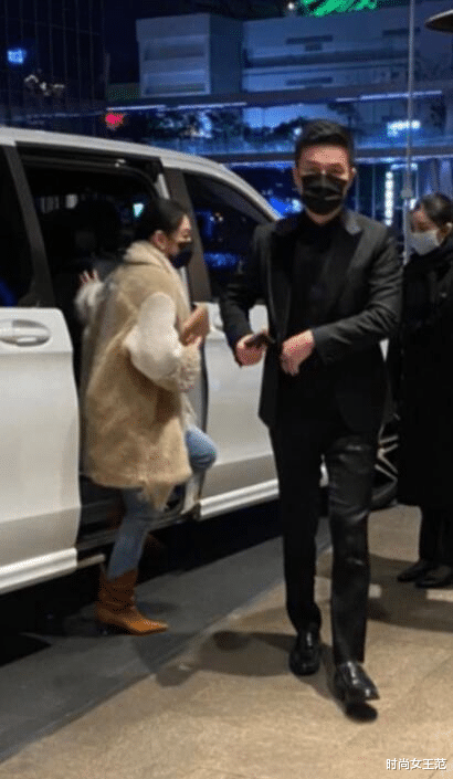 汪小菲|小S携夫出镜为女儿庆生！身体却紧挨女儿展示母女情，夫妻貌合神离