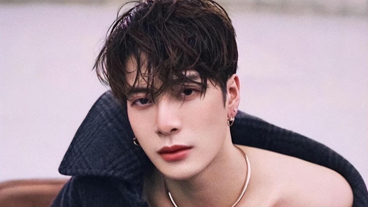 成龙|曝成龙和邓丽君私生子正式相认！奖27亿和1亿基金，被扒合照真的很假