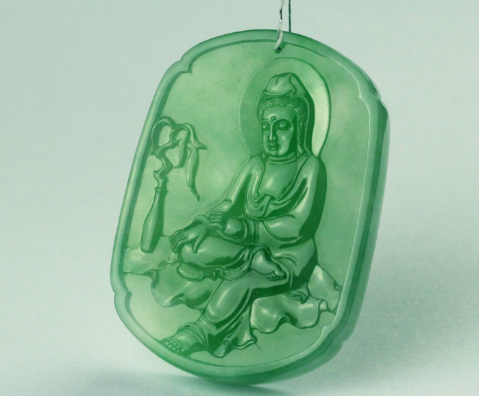 翡翠|每一种翡翠饰品,影响价值得因素都不同,厚度的影响也不一样