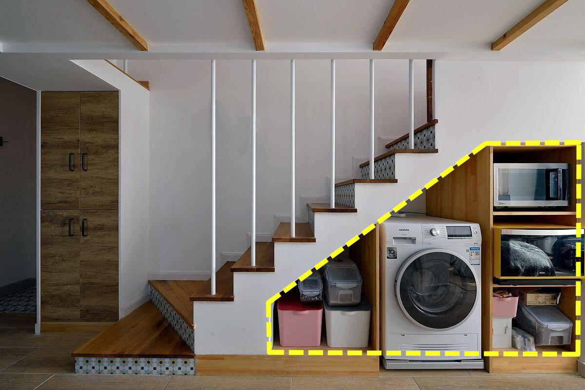 谁想到楼梯下还能这么改?玻璃封成个“室内阳光房”,多出5㎡收纳!