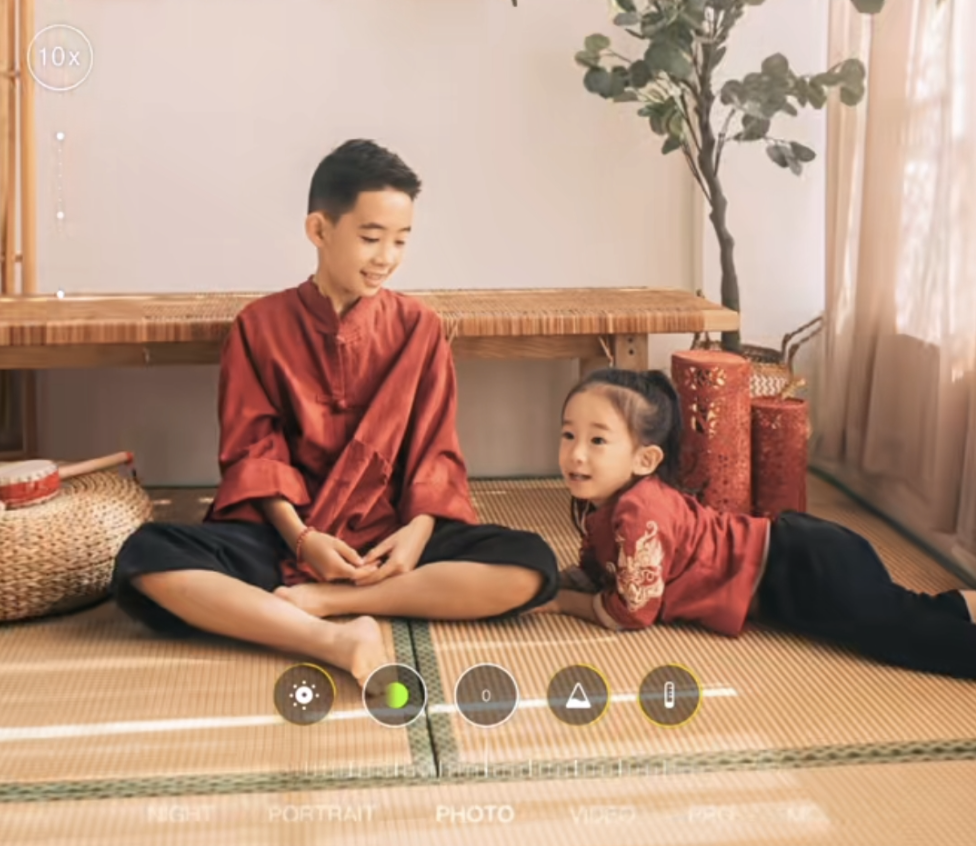 应采儿|应采儿春节晒全家福,和陈小春同框被指像父女,二胎儿子越来越像闺女