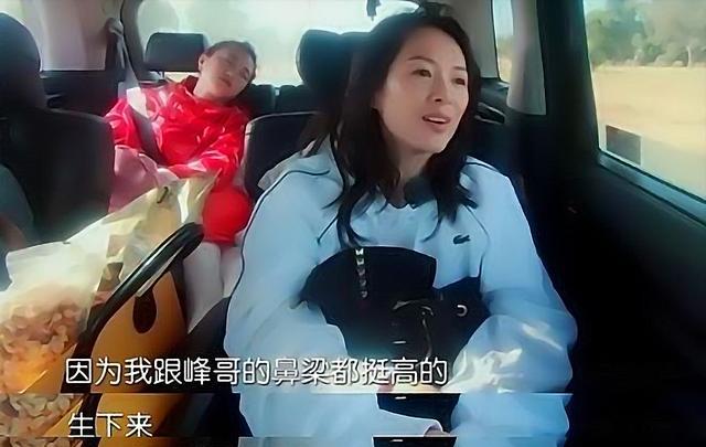 章子怡|醒醒接种疫苗画面曝光，一脸淡定显露高颜值，曾被章子怡调侃太丑