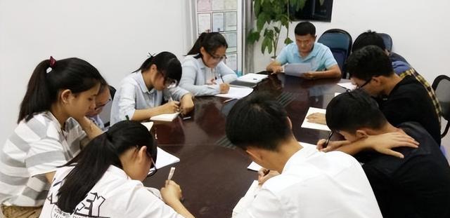 00后|00后现身“整顿职场”？入职当天选择离职，最后一席话引人深思