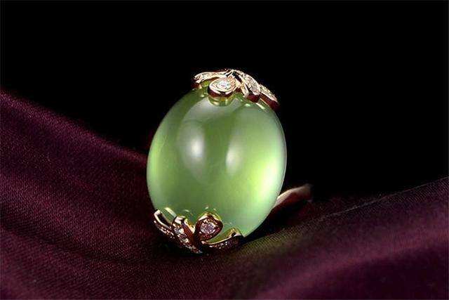 冰种翡翠|在缅甸花6w买的冰种翡翠,经检测竟然是葡萄石!翠友都要气哭了