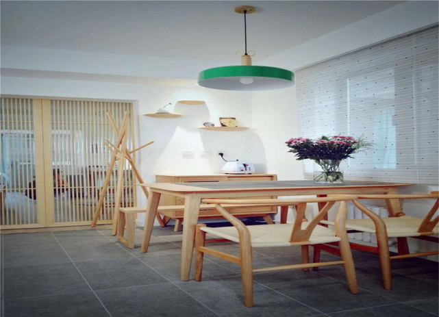 72平日式原木风二居室,电视墙看起来也很简洁大气