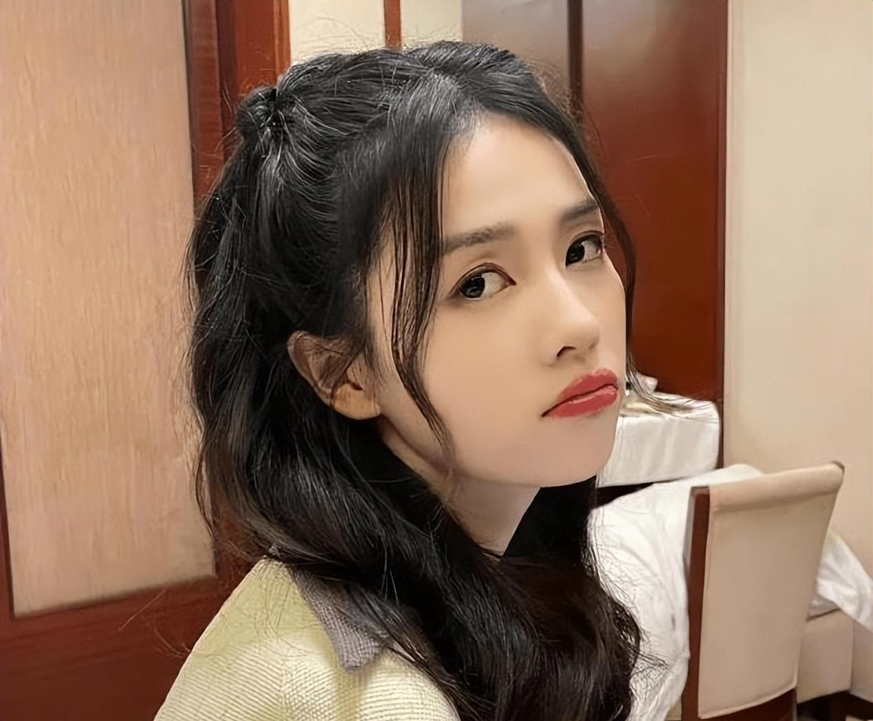 白梦妍|“一人得道”白鹿:被于正称为最爱的人,成名后花高薪供养闺蜜