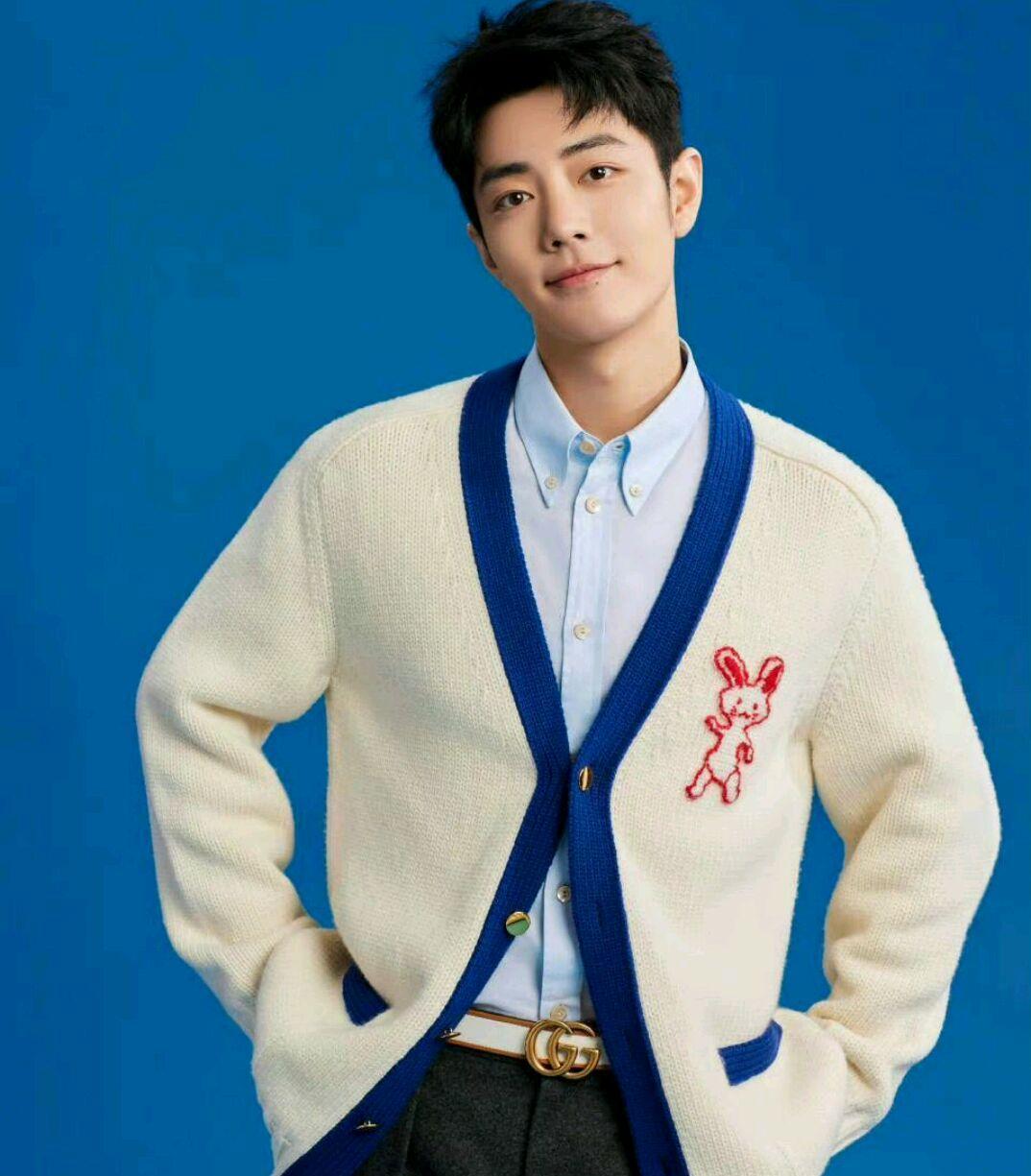 浮图缘|肖战“现身”纽约时代广场:造型成熟稳重,打破“花美男”惯例!