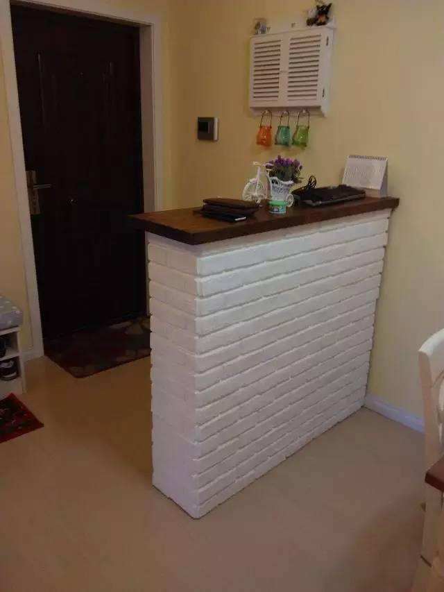 老婆在玄关处砌了半堵墙,被邻居嘲笑,完工后却被称赞不已!