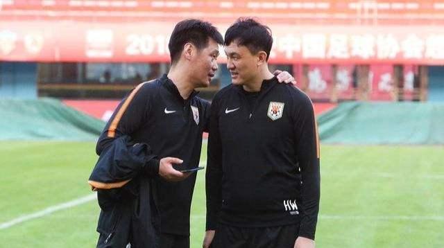 中国队|紧急会议协商换人！郝伟要去接班救火？李霄鹏的下场比李铁还惨