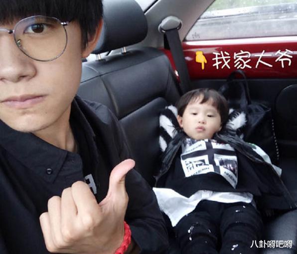 易烊千玺|易烊千玺弟弟再登时尚杂志，小小年纪履历不少，网友：比哥哥厉害