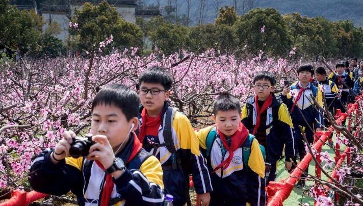 教育部|教育部传来了好消息，中小学将迎来一个七天长假，学生：喜从天降