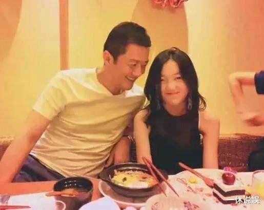 李嫣|父爱被抢？15岁李嫣发文：恋爱中的男人是盲目的，疑似在讽刺老爸