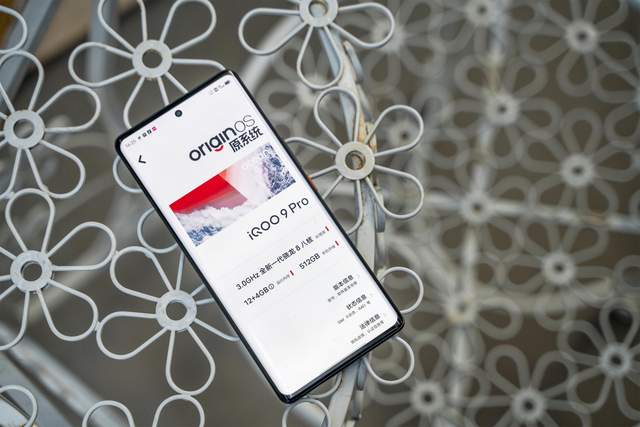 经典|经典配色如何实现创新?iQOO 9 Pro赛道版亲自示范