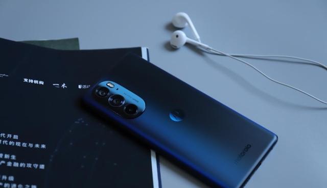 摩托罗拉|摩托罗拉edgeX40定档,后置2亿像素+5500mAh电池,红米又有劲敌
