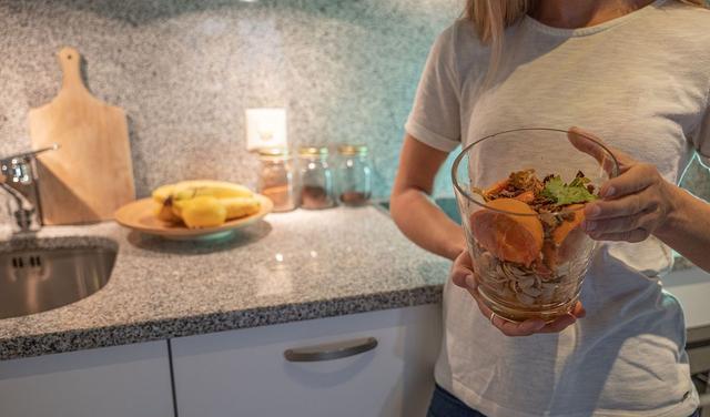 女孩|36岁女,月入3万,长相还行,为什么就是嫁不出去?